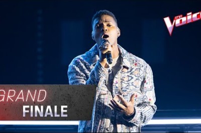 Johnny Manuel Sings 'My Heart Will Go On'