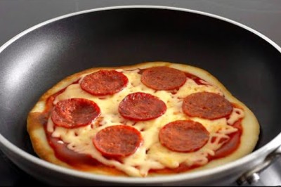 5 minute EASY PAN PIZZA - No Yeast, No Oven, Pepperoni Pizza Recipe