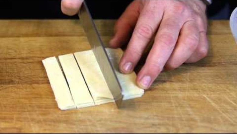 How to Make Fried Wonton Strips