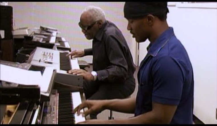 Ray (2004) - Stepping Into the Part