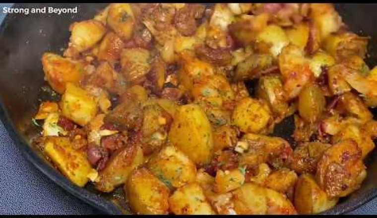 Cast Iron Fried Garlic Potatoes With Bacon And Onions