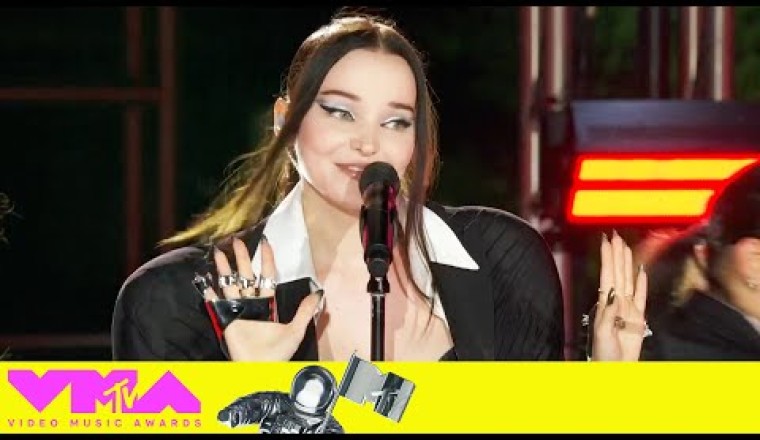 Dove Cameron Performs "Boyfriend" / "Breakfast"