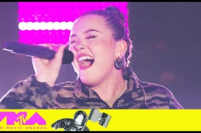 Lauren Spencer Smith Performs 