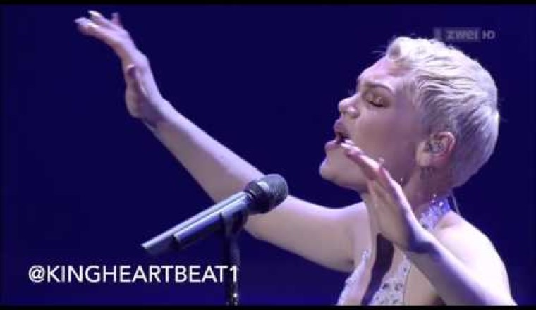 Jessie J - Art On Ice