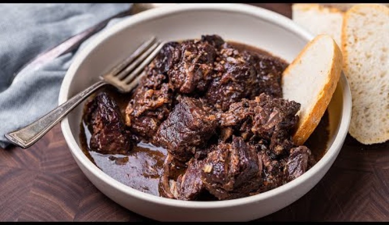 This EASY 5 Ingredient Tuscan Black Pepper Stew is Perfect for Fall