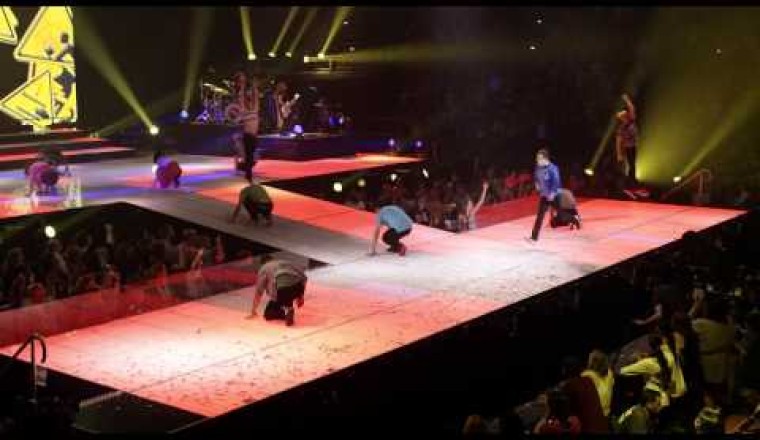 Glee - The 3D Concert Safety Dance (ft. Kevin McHale)