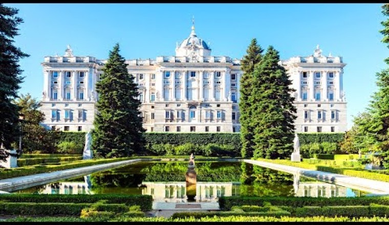 14 Of The BIGGEST Palaces On Earth