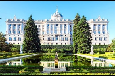 14 Of The BIGGEST Palaces On Earth