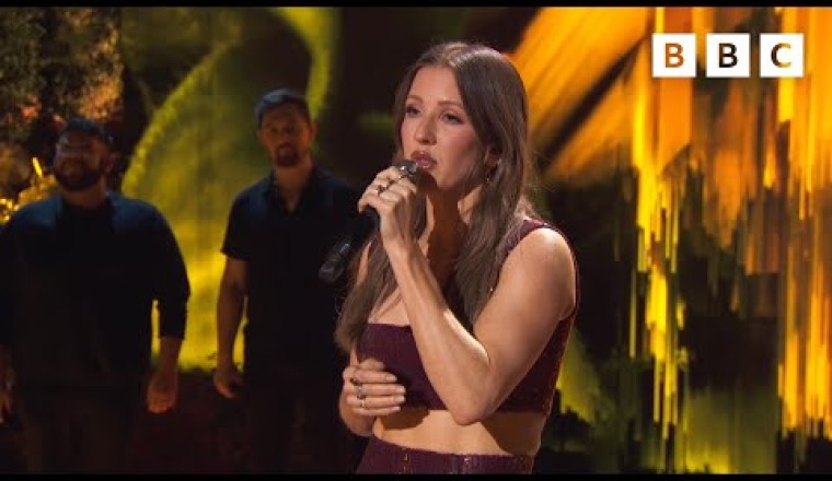 Ellie Goulding performs 'Still Falling For You'