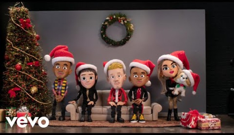 Pentatonix - A Christmas Medley In Warp Speed
