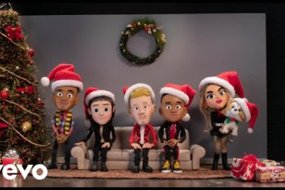Pentatonix - A Christmas Medley In Warp Speed
