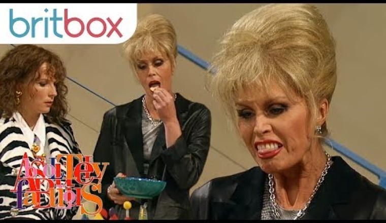 Patsy Stone Shocks Everyone By Eating a Potato Chip