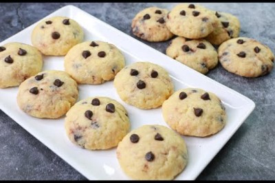 4 Ingredient Chocolate Chips Cookies