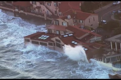How do the waves stay outside of The Marine Room in La Jolla?