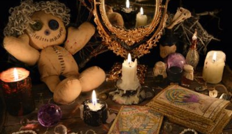 Voodoo vs. Hoodoo: What’s the Difference?