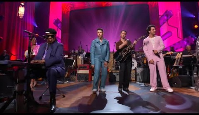 Stevie Wonder “Mrs. Robinson” (Paul Simon Tribute)