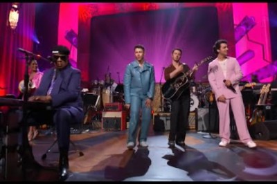 Stevie Wonder “Mrs. Robinson” (Paul Simon Tribute)