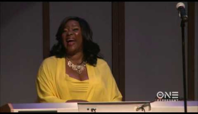Loretta Devine CRUSHES "Amazing Grace"