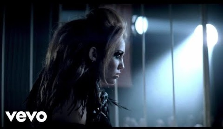 Miley Cyrus - Can't Be Tamed