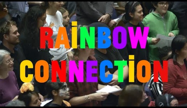 Kermit the Frog + a Choir! of 2000 sing "Rainbow Connection" at Lincoln Center!