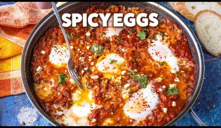 Shakshuka Recipe (Eggs Poached In Spicy Tomato Sauce)