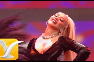 Christina Aguilera - Burlesque Medley (live)
