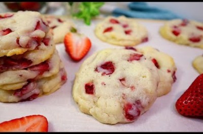 Easy Strawberry Cheesecake Cookies