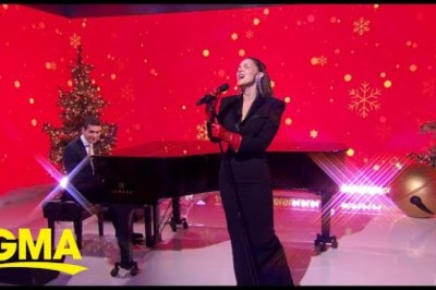 Katharine McPhee Performs 'Rudolph the Red-Nosed Reindeer'