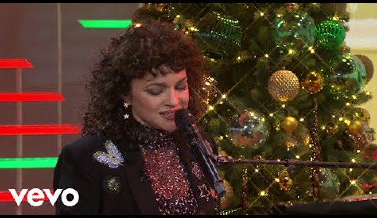 Norah Jones - I'll Be Home For Christmas (Today Show)