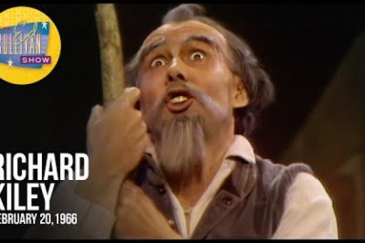 Richard Kiley and the Cast of Man of La Mancha “The Impossible Dream” on the Ed Sullivan Show
