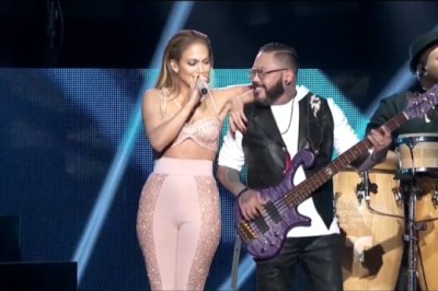 Selena Tribute - Billboard Latin Music Awards (2015)