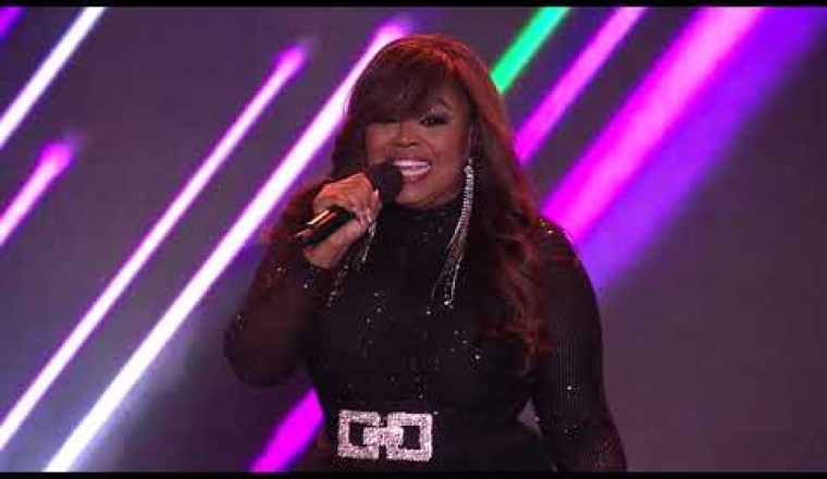 Shanice Performs Her 1991 Hit Single 'I Love Your Smile' Live at the 55th NAACP Image Awards Gala