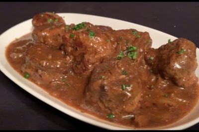 Meatballs in Brown Onion Gravy
