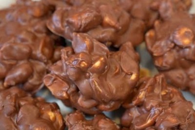 Slow Cooker Peanut Clusters