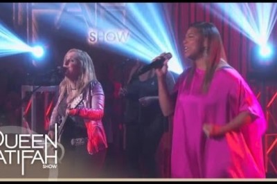 Melissa Etheridge and Queen Latifah Perform 