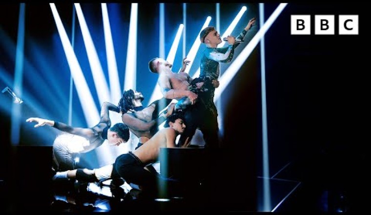 Olly Alexander Perform ‘Sanctify’ (NYE)