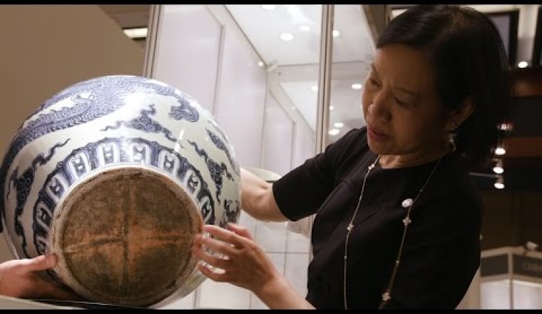 The Priceless Ming Jar Used as an Umbrella Stand