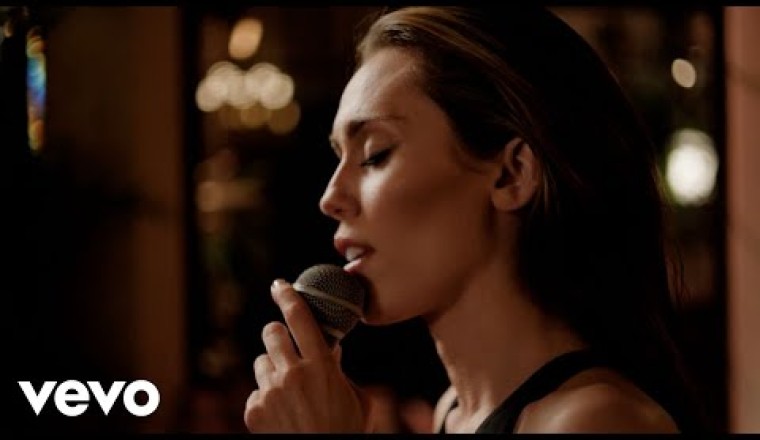 Miley Cyrus - End of the World (Live from Chateau Marmont)