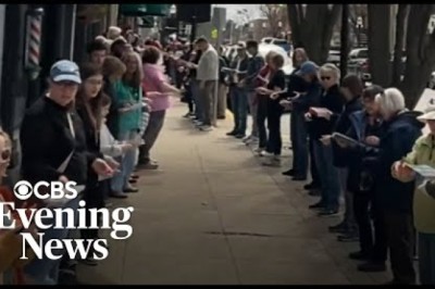 Hundreds Form a Human Chain To Move a Michigan Bookstore by Hand
