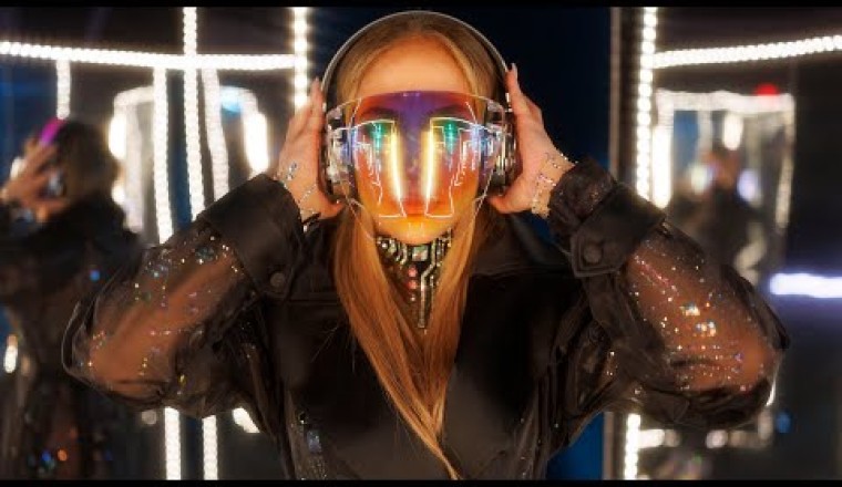 Jennifer Lopez Sets the Stage Ablaze: Electrifying Opening Medley Ignites 2025 AMAs