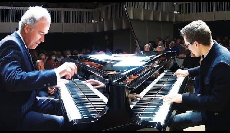 BUMBLE-BOOGIE (Hummelflug) on 2 PIANOS!!