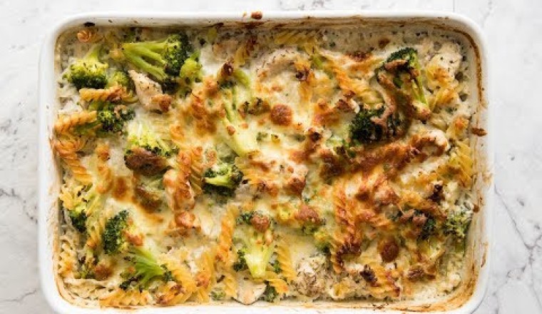 Ultra Lazy HEALTHY Creamy Chicken Pasta Bake