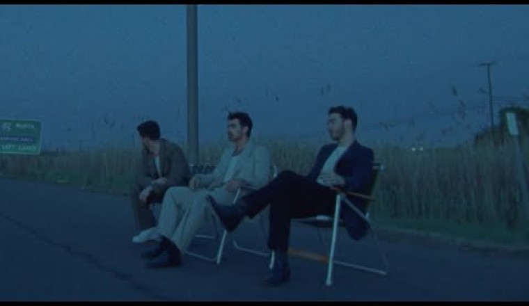 Jonas Brothers Drop Disco-Inspired Single "No Time To Talk"