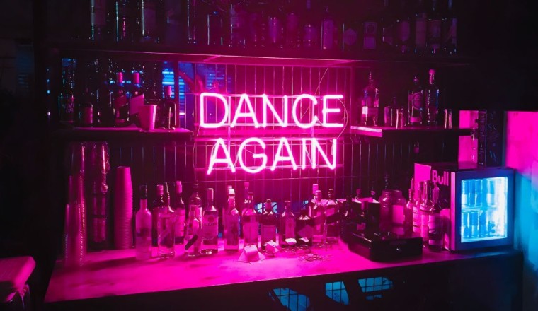 Top 10 Dance Club Songs of All Time – The Ultimate Playlist for the Dance Floor