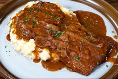 Smothered Cube Steak with Onion Gravy and Mashed Potatoes